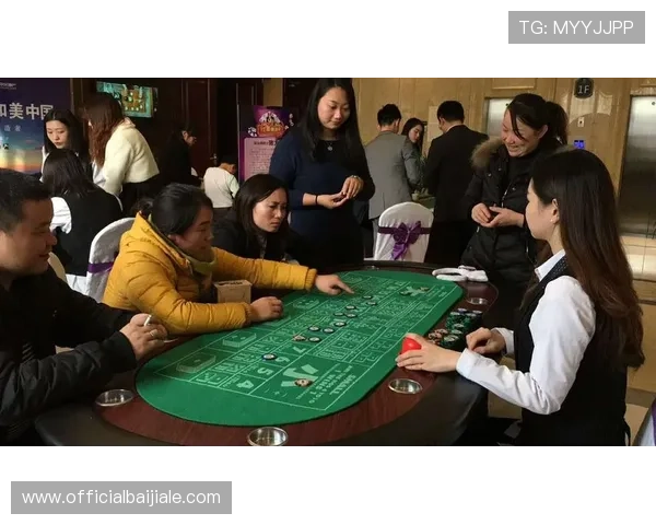 真人百家乐荷官精彩瞬间展示与游戏策略技巧分享